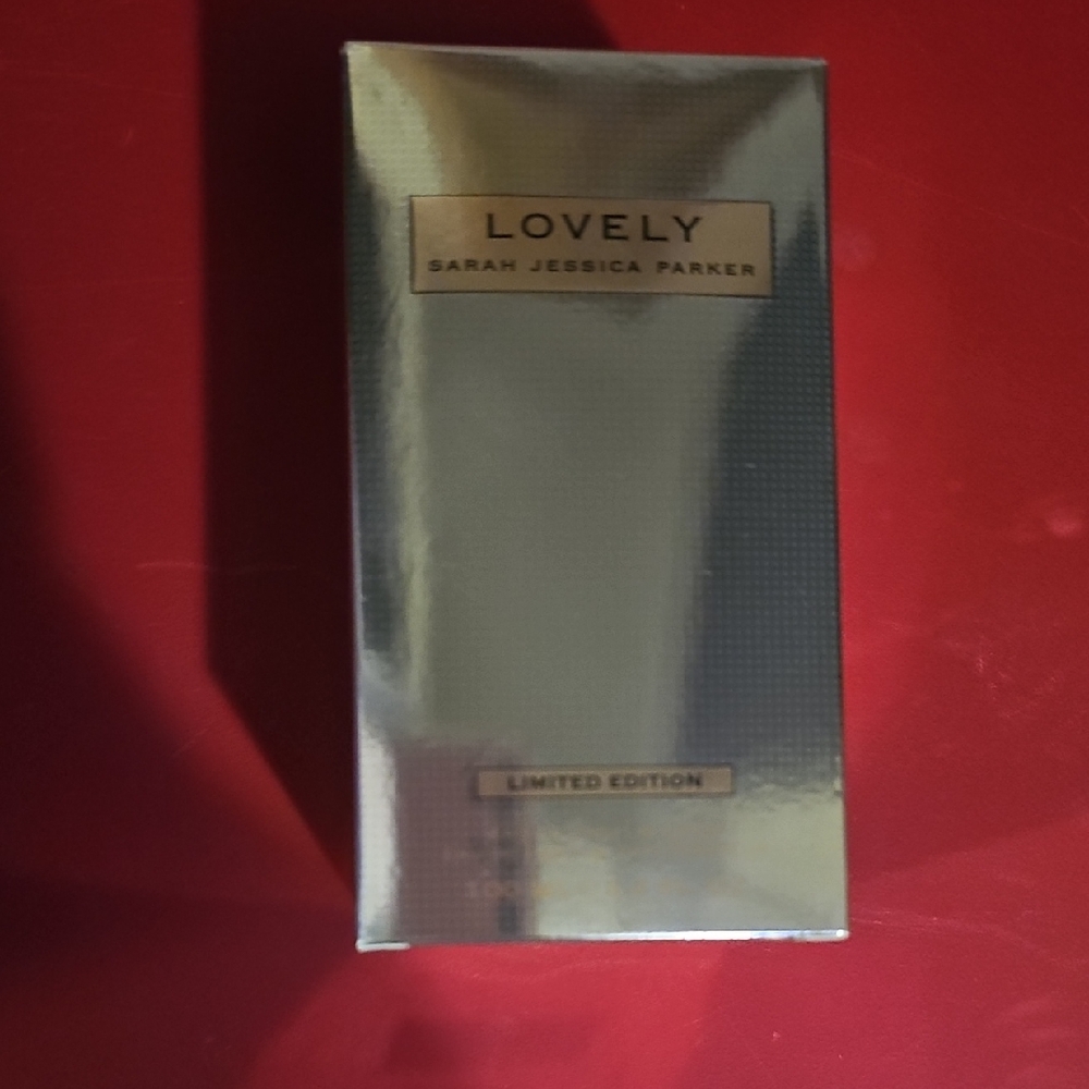 NWT Lovely by Sarah Jessica Parker